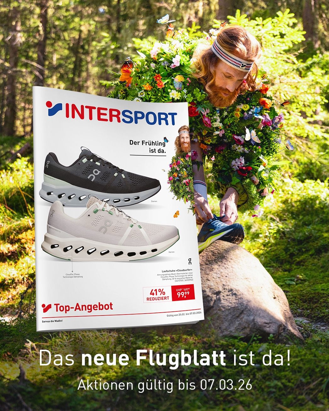 Ein Poster für Intersport-Schuhe zeigt einen Mann in einer Blumengirlande, der einen Schuh anzieht. Das Poster enthält den Text 'Der Frühling ist da' und 'Top-Angebot'.