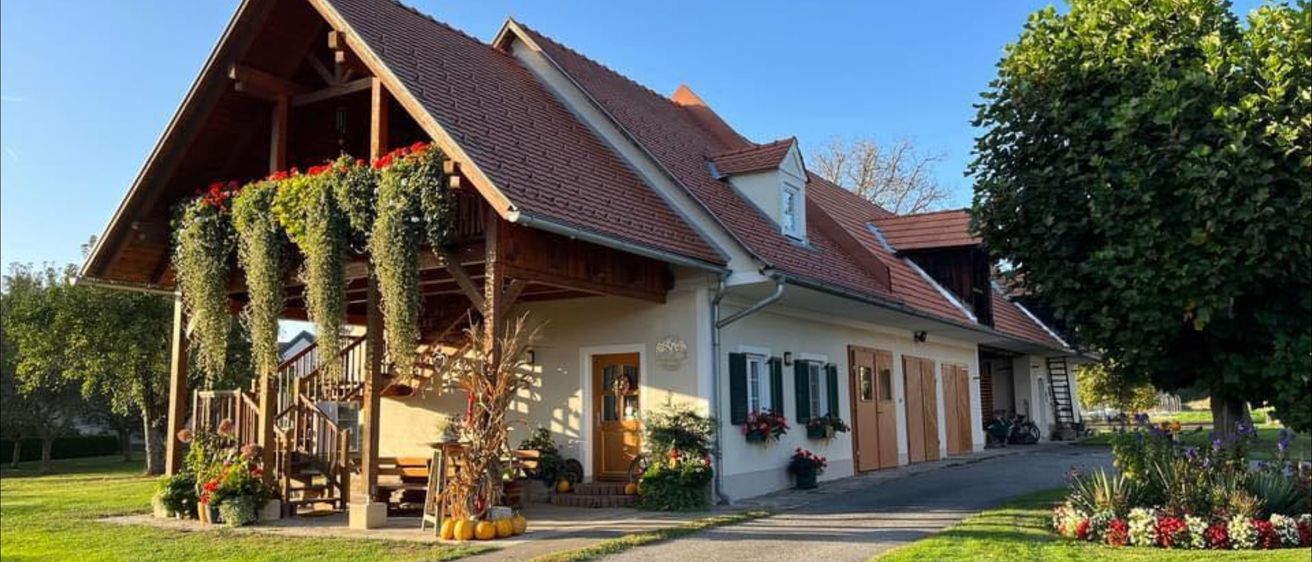 Bild enthält, Architecture, Building, Housing, Hotel, Resort, Cottage, House, Outdoors