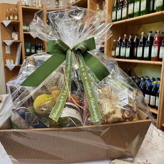 Bild enthält, Shelf, Bottle, Alcohol, Beverage, Liquor