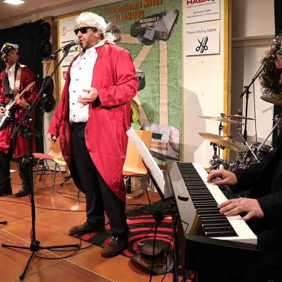 Microphone, Guitar, Adult, Male, Man, Person, Piano, Glasses, Shoe, Musician
