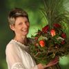 Bild enthält, Flower, Flower Arrangement, Flower Bouquet, Plant, Face, Head, Person, Smile, Potted Plant, Rose