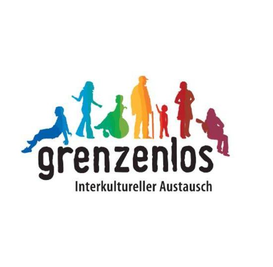 Bild enthält, Clothing, Coat, Logo, Person, Adult, Female, Woman