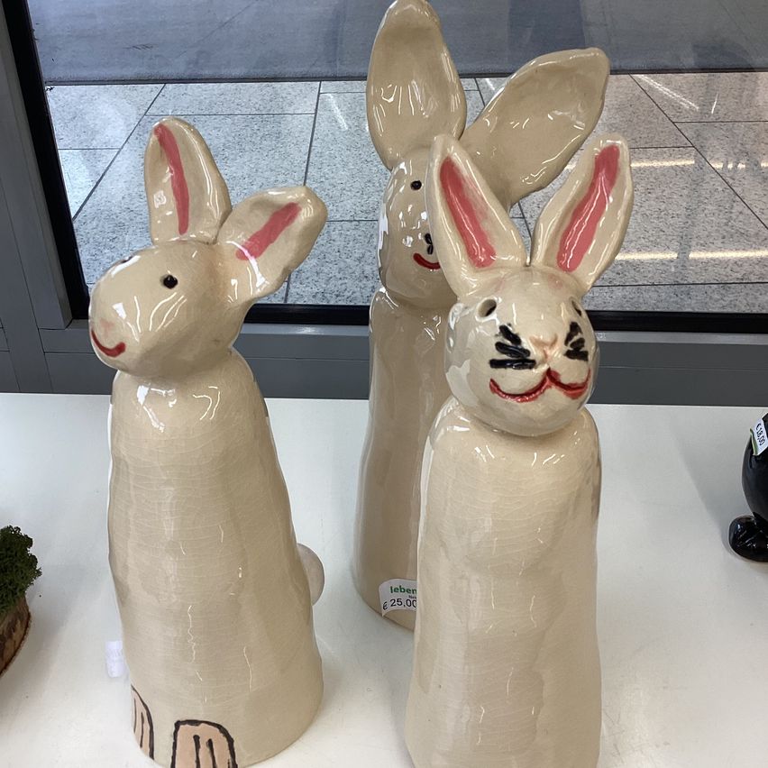 Bild enthält, Art, Porcelain, Pottery, Handicraft, Figurine, Plant, Cat, Pet, Toy, Face