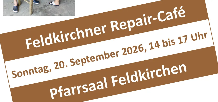 Plakat für Feldkirchner Reparatur-Café am Sonntag, 20. September 2026, von 14 bis 17 Uhr. Eine Person in Sandalen sitzt auf einem Holzstuhl.