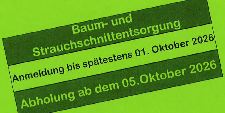 Ein grünes Schild mit weißem Text. Es steht 'Baum-und Strauchschnittentsorgung' und 'Anmeldung bis spätestens 01. Oktober 2026'. Darunter steht 'Abholung ab dem 05.Oktober 2026'.