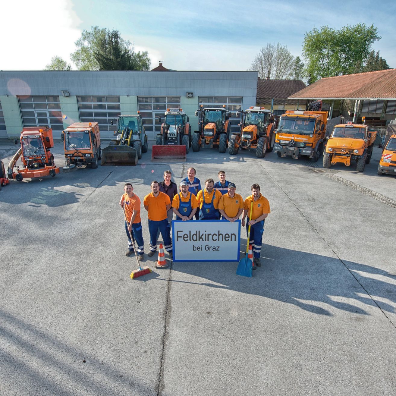 Bild enthält, People, Person, Machine, Wheel, Car, Transportation, Vehicle, Truck, Face, Head