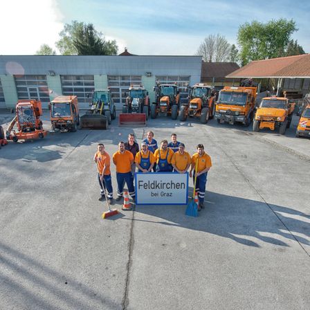 Bild enthält, People, Person, Machine, Wheel, Car, Transportation, Vehicle, Truck, Face, Head