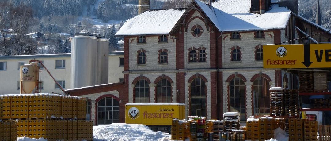 Bild enthält, Architecture, Building, Factory, Neighborhood, Brewery, Outdoors, Nature, Peak, Machine, Wheel