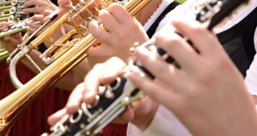 Bild enthält, Advertisement, Poster, Person, Musical Instrument, Business Card, Text, Adult, Bride, Female, Woman