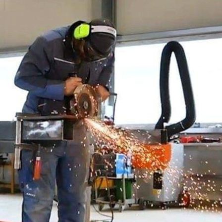 Bild enthält, Person, Worker, Adult, Male, Man, Metalworking