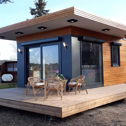 Bild enthält, Indoors, Interior Design, Wood, Building, Housing, Deck, House, Porch, Hardwood, Outdoors