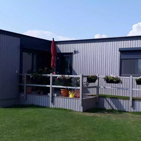 Bild enthält, Indoors, Interior Design, Architecture, Building, House, Housing, Mobile Home, Plant, Outdoors