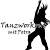 Eine Silhouette einer tanzenden Frau in einer dynamischen Pose mit den Worten 'Zworkout von Petra' darunter.