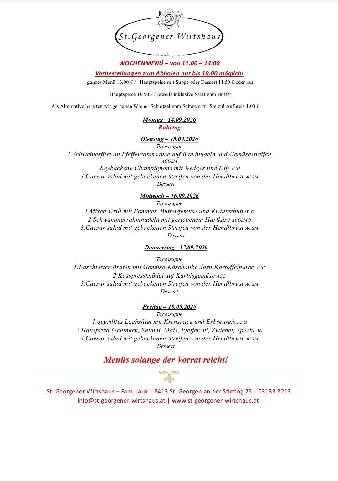 Ein Menü mit verschiedenen Gerichten wie Schweinefleisch, Hähnchen und Salaten, erhältlich zum Festpreis oder à la carte.