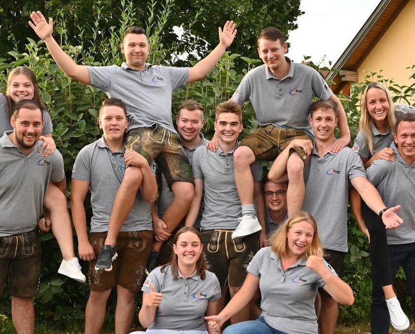 Bild enthält, People, Person, Groupshot, Pants, Shorts, Adult, Male, Man, Jeans, Portrait