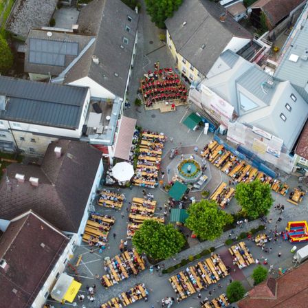 Bild enthält, City, Building, Urban, Downtown, Outdoors, Road, Aerial View, Housing