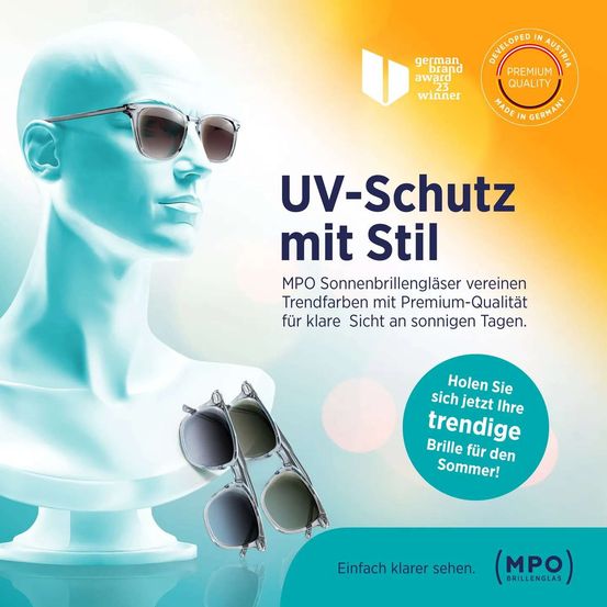 Eine Werbung für UV-Schutz-Sonnenbrillen zeigt einen blauen Mannequinkopf mit Sonnenbrille und einem Paar Sonnenbrillen vor einem gelben und orangefarbenen Hintergrund. Der Text lautet UV-Schutz mit Stil.