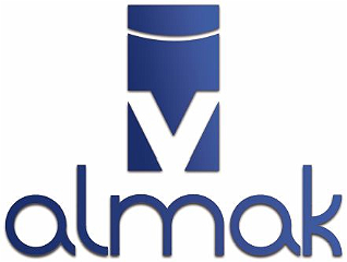 Das Bild zeigt das Logo eines Unternehmens namens Almak, bestehend aus einem stilisierten Buchstaben 'M' und dem Firmennamen in einer modernen Schriftart.
