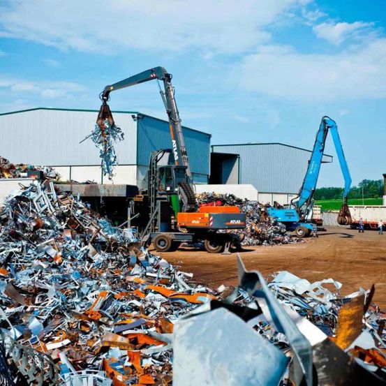 Bild enthält, Machine, Wheel, Person, Garbage, Landfill