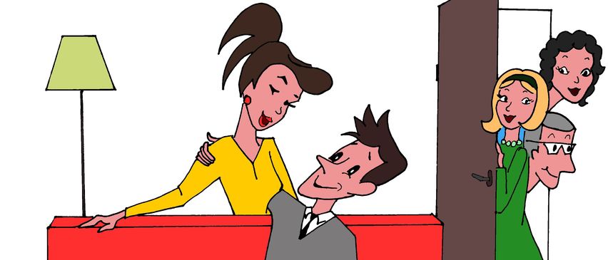 Illustration eines Mannes und einer Frau auf einer Couch, eine Frau lehnt sich über ihn und drei weitere Personen schauen durch die Tür.