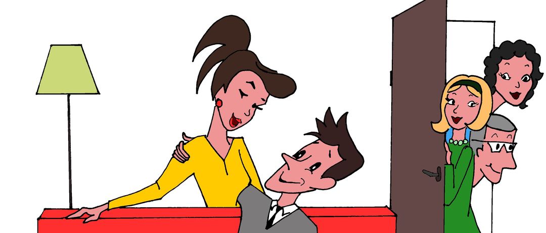 Eine Karikatur eines Paares, das auf einem roten Sofa sitzt, wobei eine Frau den Mann von hinten umarmt und eine andere Frau von der Tür aus hineinschaut.
