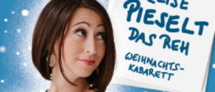 Plakat für Lydia Prenner-Kaspers Weihnachts-Kabarett. Eine Frau in einem blauen Kleid hält sich am Hals und sieht nach oben. Das Plakat hat blauen Text und einen Rentier mit großen Augen.