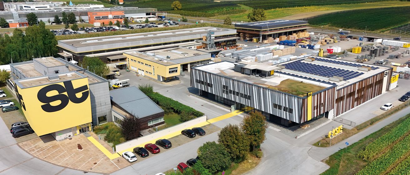 Bild enthält, Outdoors, Architecture, Building, Aerial View, Car, Transportation, Vehicle, Person