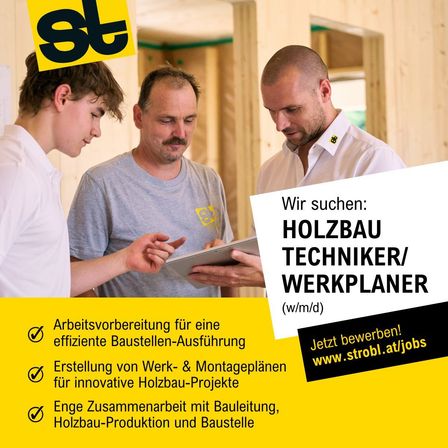 Drei Männer arbeiten auf einer Baustelle zusammen. Einer zeigt auf ein Tablet, ein anderer schaut darauf und der dritte hört aufmerksam zu. Der Text auf Deutsch lautet 'Wir suchen: HOLZBAUTECHNIKER/WERKPLANER (w/m/d)'.
