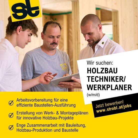 Drei Männer arbeiten auf einer Baustelle zusammen. Einer zeigt auf ein Tablet, ein anderer schaut darauf und der dritte hört aufmerksam zu. Der Text auf Deutsch lautet 'Wir suchen: HOLZBAUTECHNIKER/WERKPLANER (w/m/d)'.