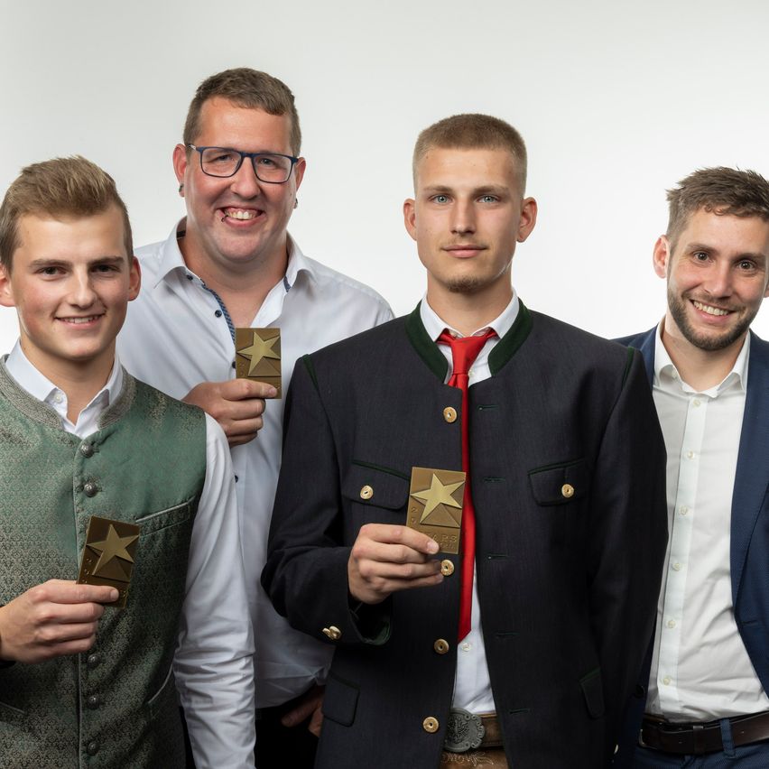 Bild enthält, Shirt, Blazer, Coat, Jacket, Tie, Adult, Male, Man, Person, Suit