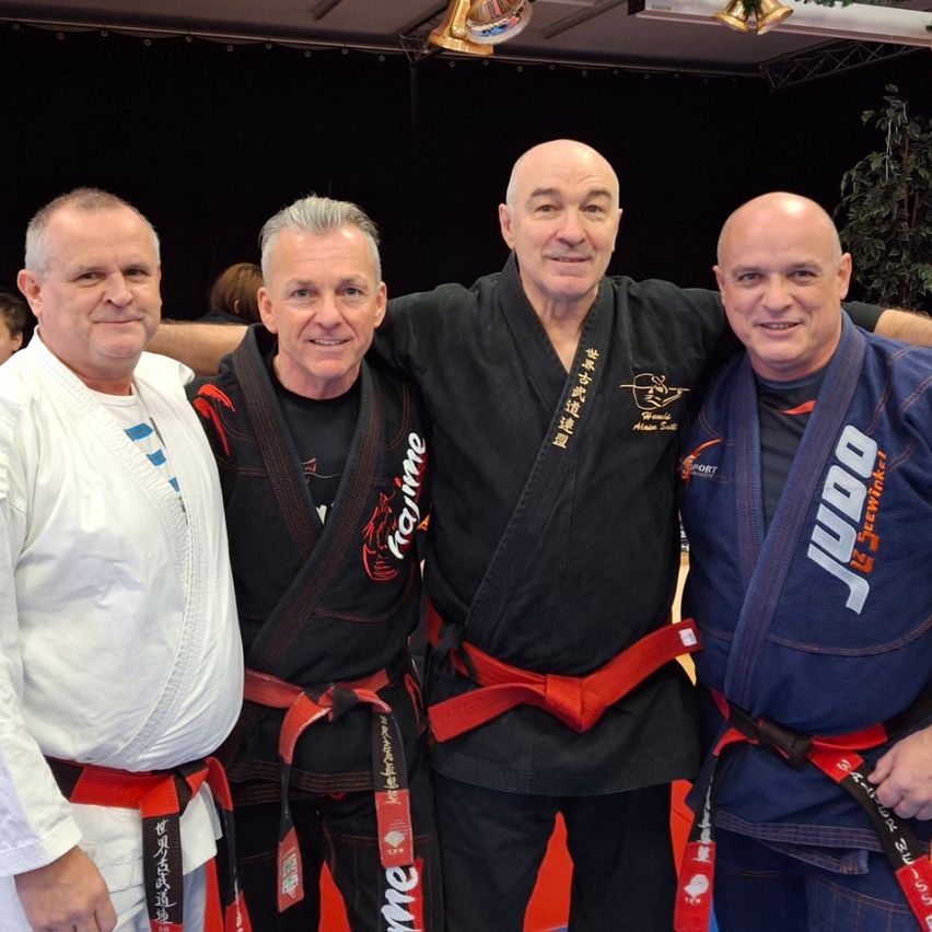 Bild enthält, People, Person, Adult, Male, Man, Pants, Face, Portrait, Karate, Martial Arts