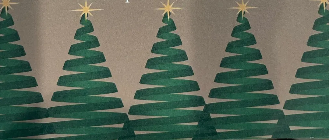 Plakat für die Skringer Advent Zauber Veranstaltung am 21. Es zeigt einen braunen Hintergrund mit weißem Text und sechs grünen Weihnachtsbäumen.