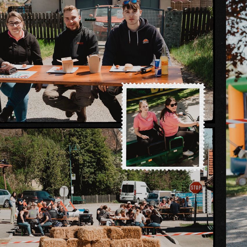Drei Erwachsene sitzen an einem Tisch mit Essen und Getränken. Eine Fotocollage zeigt zwei Frauen, die einen grünen Traktor fahren. Unten versammelt sich eine Menschenmenge bei einer Outdoor-Veranstaltung mit Heuballen und Tischen.