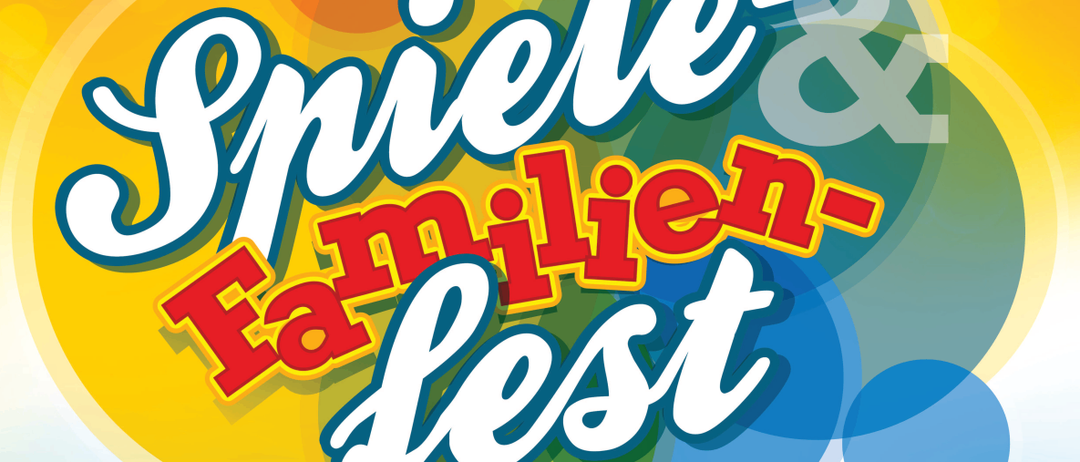 Plakat für das Spiel & Familien Fest am Samstag, 14. Juni 2025. Es zeigt ein Kind mit Gesichtsbemalung, eine Hüpfburg und einen Raupen. Die Veranstaltung umfasst Spielstationen, Gewinne und Hüpfburgen, Beginn um 14:00 Uhr im Gemeindezentrum.