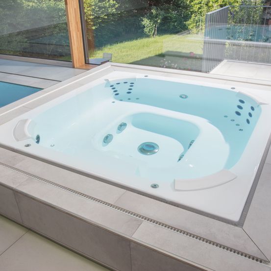 Whirlpool RivieraPool Wave Highline