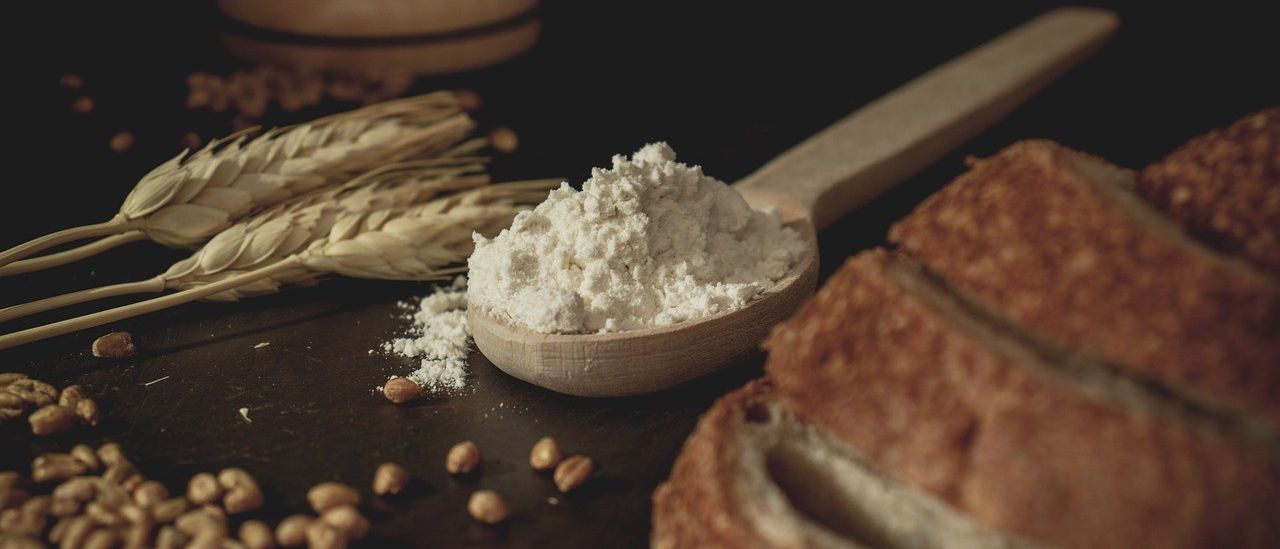 Bild enthält, Powder, Cutlery, Bread, Food, Spoon, Flour