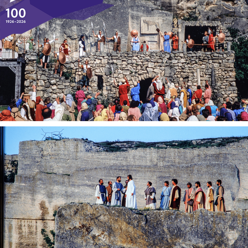 Zwei Bilder zeigen Menschen in antiker römischer Kleidung auf Steinstrukturen stehend. Das obere Bild hat eine Menschenmenge, und das untere Bild zeigt eine Gruppe von Männern in einer Reihe.