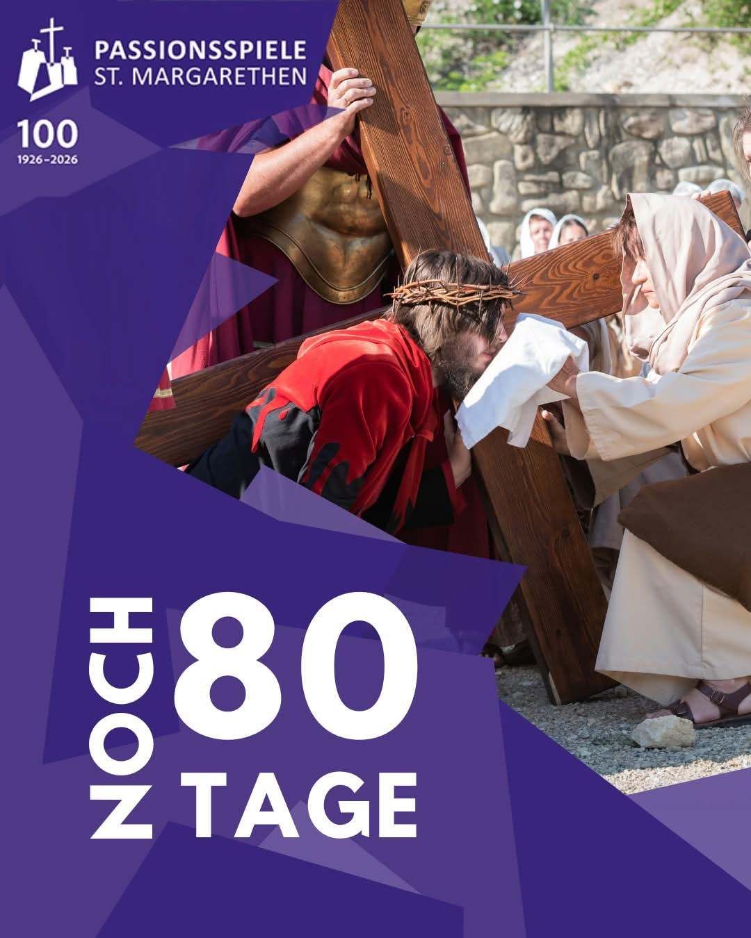 A historical reenactment shows a man carrying a wooden cross while a woman comforts him. The image features a purple backdrop with the text '100 Jahre 80 Tage'.
