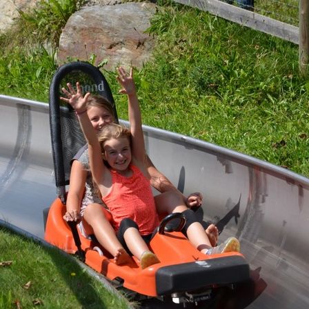 Bild enthält, Grass, Outdoors, Park, Face, Person, Photography, Portrait, Slide, Backyard, Baby