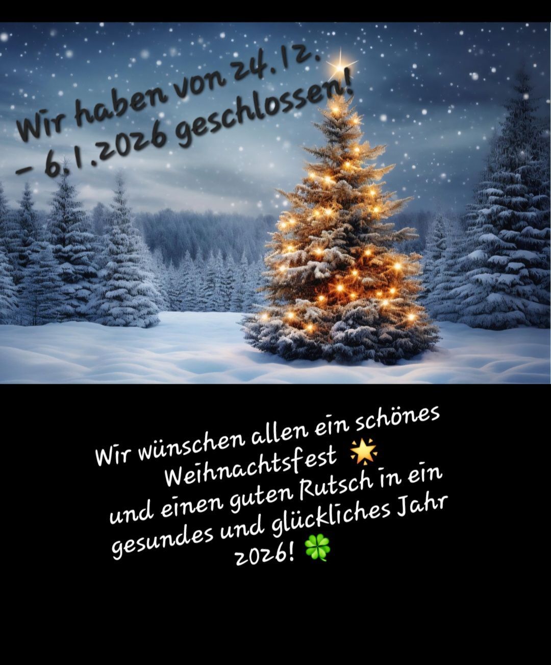 Schneebedeckte Kiefern umgeben einen geschmückten Weihnachtsbaum. Eine Nachricht besagt 'Wir haben am 24.12.2026 geschlossen' und wünscht allen ein frohes Weihnachtsfest und ein gesundes, glückliches Jahr 2026.
