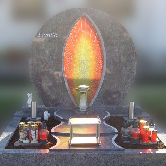 Bild enthält, Altar, Architecture, Building, Church, Prayer, Tomb, Person