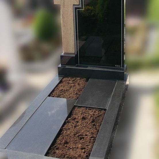 Bild enthält, Tomb, Gravestone, Soil