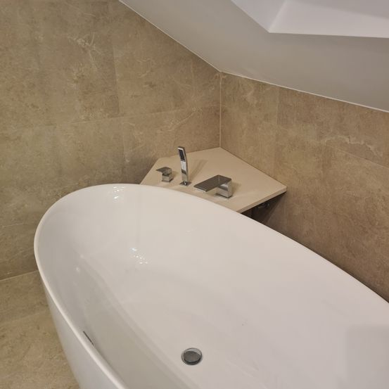 Bild enthält, Basin, Bathing, Bathtub, Person, Tub, Indoors