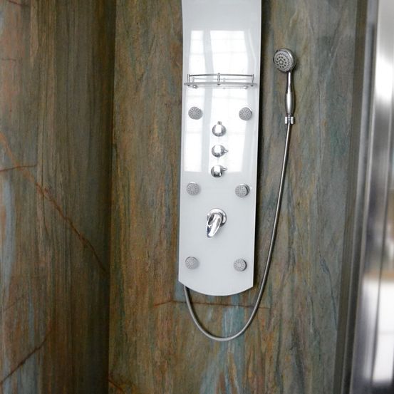 Bild enthält, Indoors, Bathroom, Room, Shower Faucet, Shower, Electrical Device, Switch