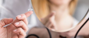 Bild enthält, Contact Lens, Adult, Female, Person, Woman