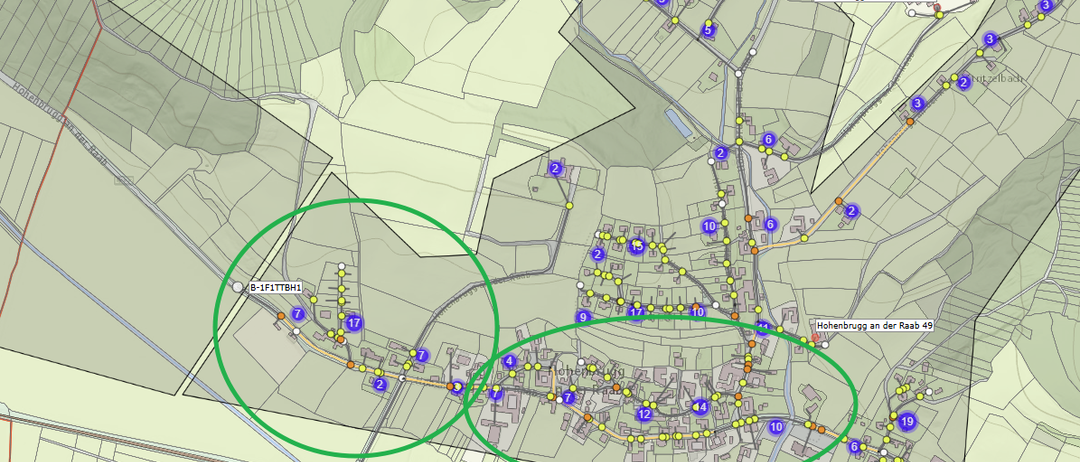 Eine Karte, die die Stadt Hohenbrugg mit nummerierten Punkten und grünen Kreisen zeigt, die bestimmte Bereiche hervorheben.