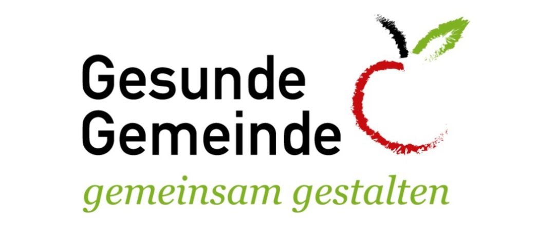 Das Bild zeigt ein Logo mit den Worten 'sunde meine' in Schwarz und 'gemeinsam gestalten' in Grün. Ein roter Apfel befindet sich rechts neben dem Text.