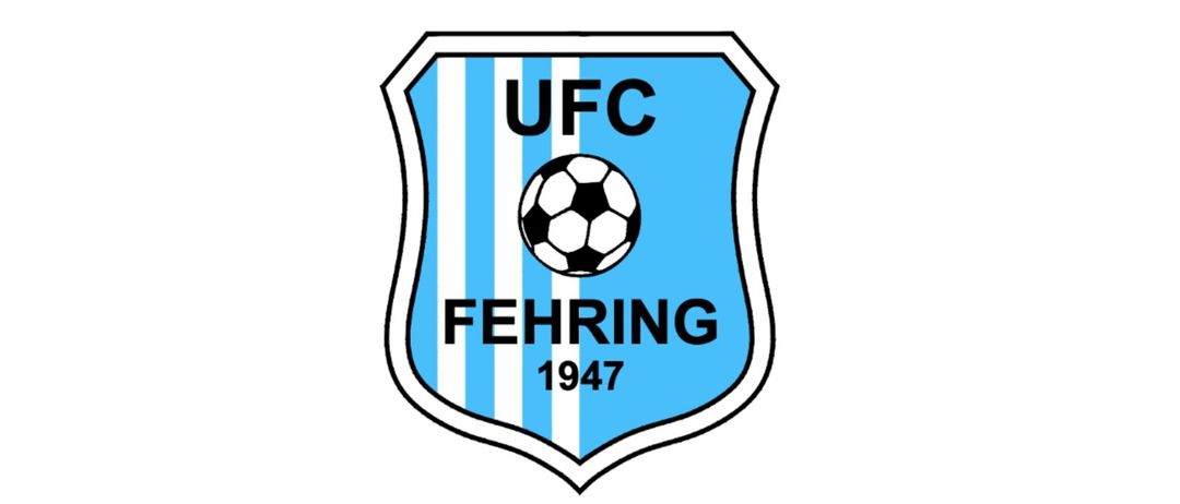Das Logo des UFC Fehring, eines 1947 gegründeten Fußballvereins, zeigt einen Schild mit blau-weißen Streifen, einem Fußball und dem Vereinsnamen und Gründungsjahr.