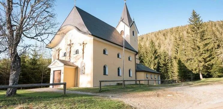 Bild enthält, Architecture, Building, Housing, House, Outdoors, Manor, Person, Aerial View, Driveway