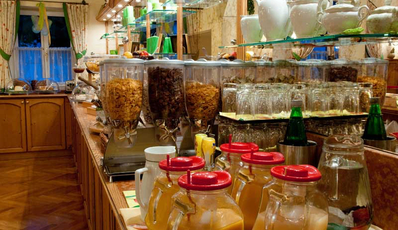 Food, Meal, Cafeteria, Indoors, Restaurant, Interior Design, Jar, Alcohol, Beer, Beverage